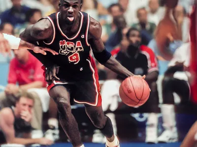 拒绝20分大逆转！湖人拿下关键卡位战 詹姆斯25+6+8东契奇29分.